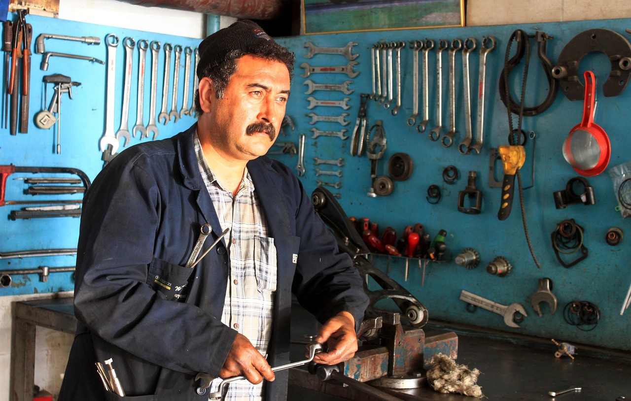 如何使用虚拟助手来增加用户互动